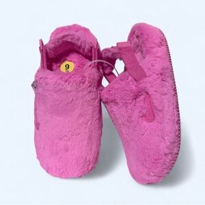 NEW Nike Pink Fuzzy Mules size 9us